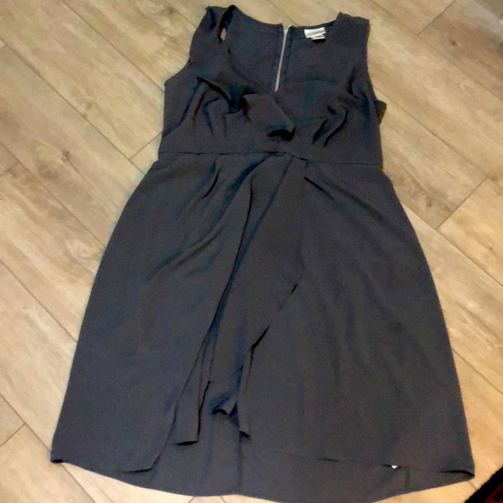 Flowy dark gray maternity dress